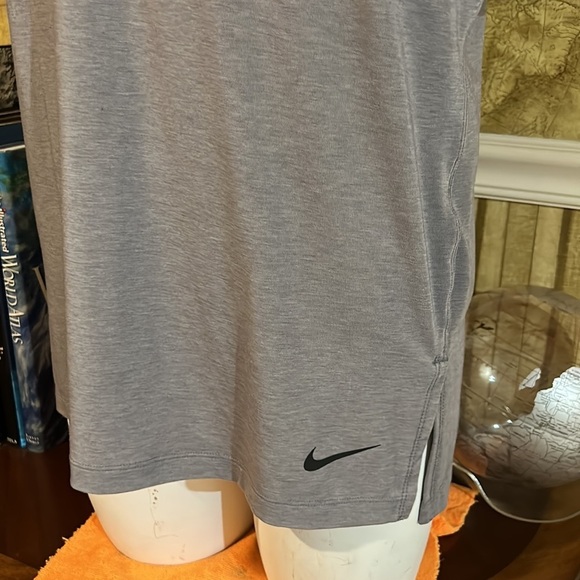 Nike Dri Fit. Crew Neck Tee. Large - Picture 2 of 8